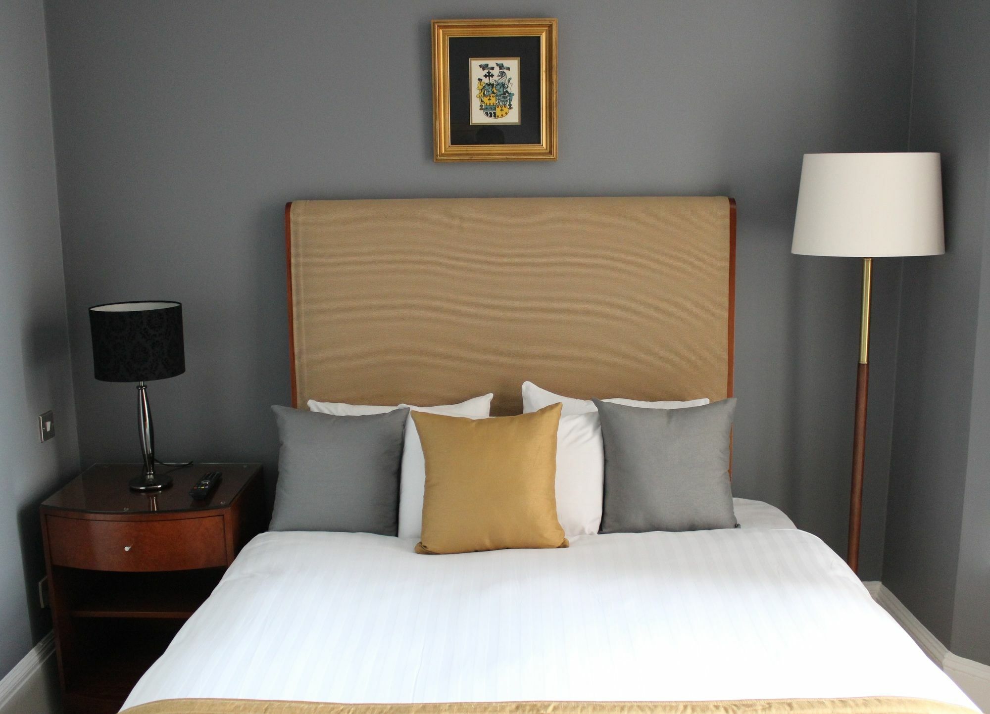 Ambassador Court Hotel ไฮวิคัมบ์ ภายนอก รูปภาพ